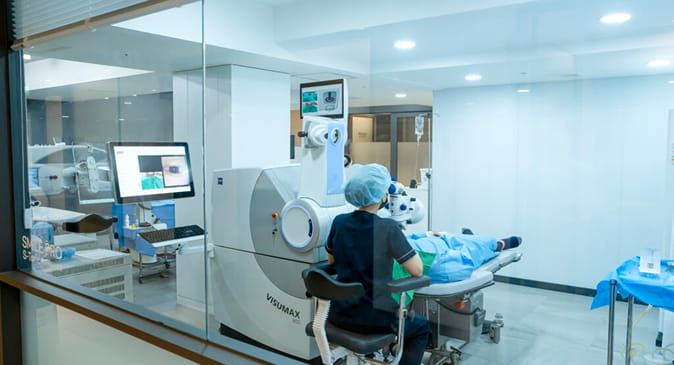 Specialized Transparent Operating Rooms for SMILE and SMILE Pro